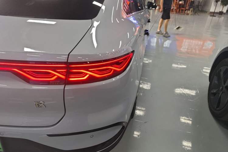 Used BYD Han 2024 EV Glory Edition 605KM Front-Wheel-Drive Premium Model Right Rear Taillight