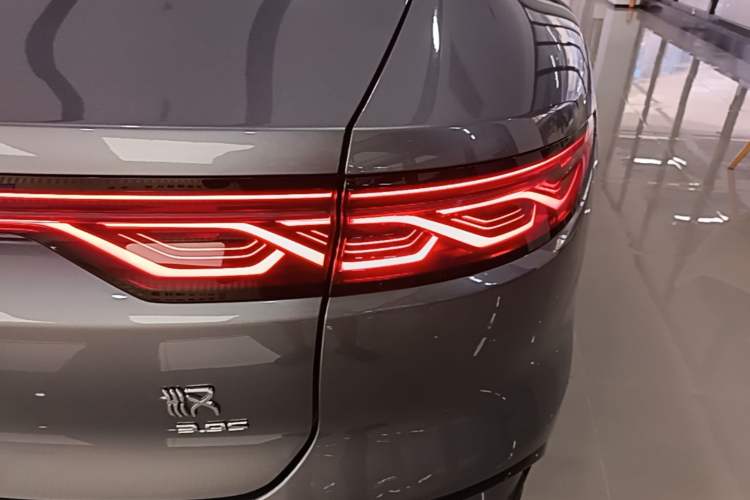 Used BYD Han 2024 EV Glory Edition 610 km All-Wheel Drive "Tian Shen Zhi Jia" Intelligent Driving Model Right Rear Taillight