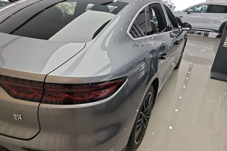 Used BYD Han 2024 DM-i Glory Edition 121KM Premium Model Right Rear Taillight