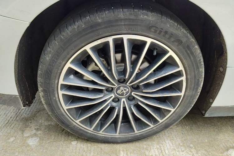 Used BYD Han 2024 EV Glory Edition 506KM Front-Wheel-Drive Premium Model Right Rear Wheel Hub