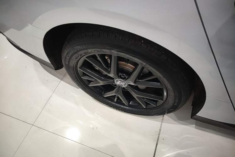 Used BYD Han 2024 DM-i Glory Edition 121KM Prestige Model Right Rear Wheel Hub