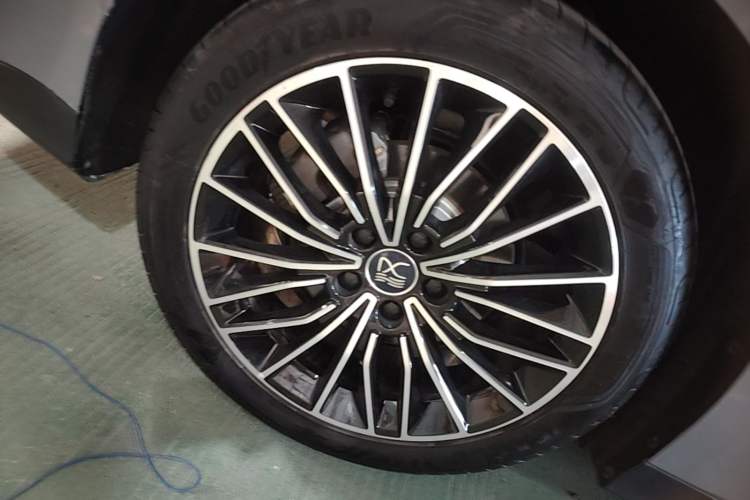 Used BYD Han 2024 DM-i Glory Edition 121KM Prestige Model Right Rear Wheel Hub
