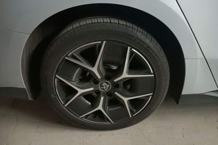 Used BYD Han 2024 EV Glory Edition 605KM Front-Wheel-Drive Premium Model Right Rear Wheel Hub