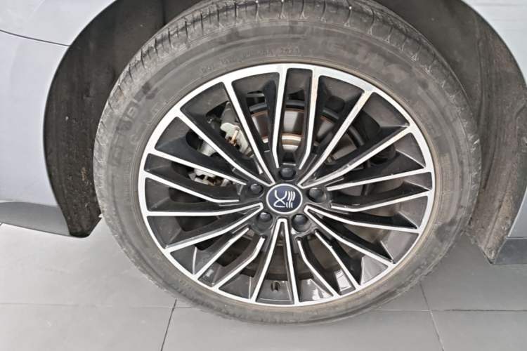 Used BYD Han 2024 EV Glory Edition 506KM Front-Wheel-Drive Premium Model Right Rear Wheel Hub