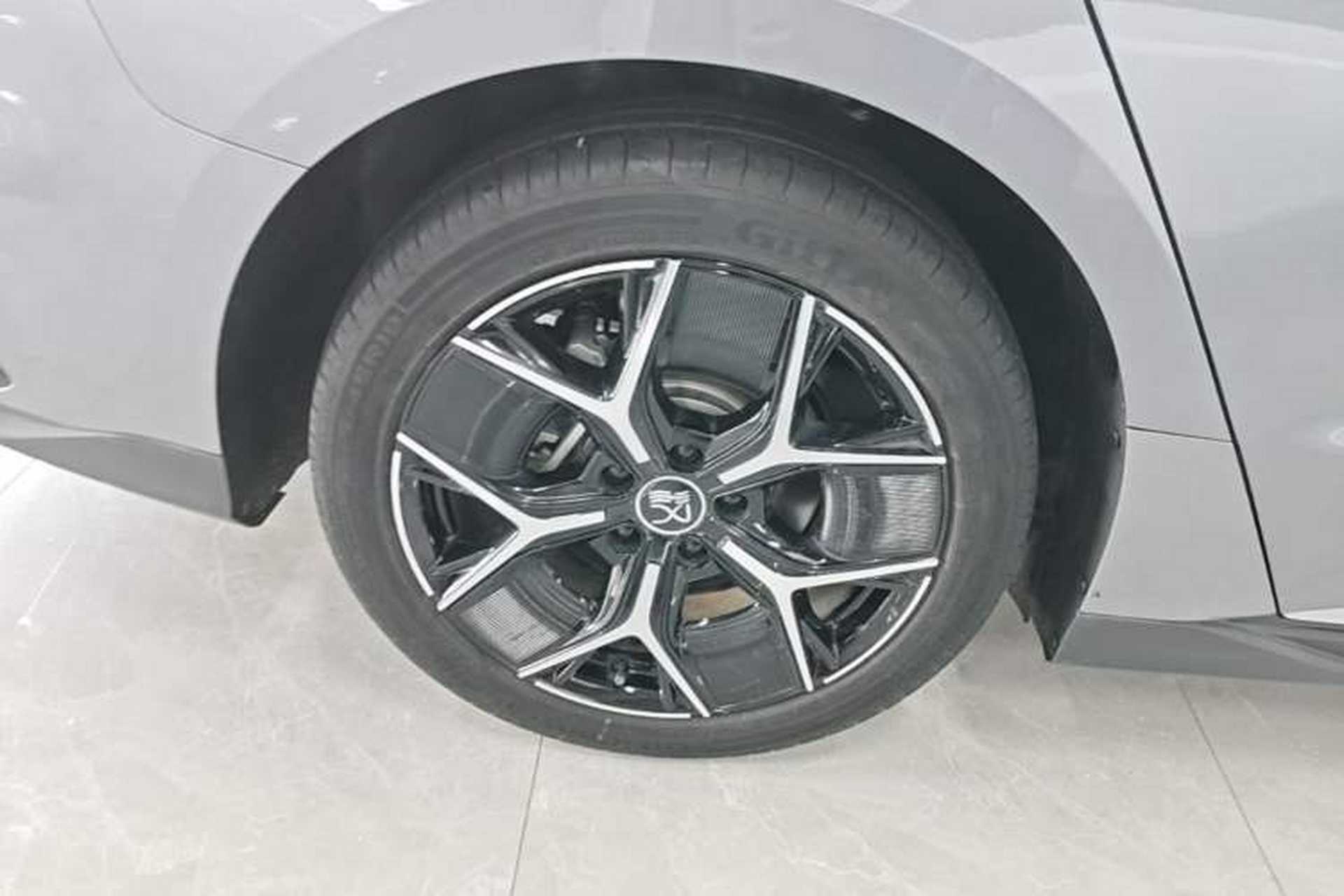 Used BYD Han 2024 EV Glory Edition 605KM Front-Wheel-Drive Premium Model Right Rear Wheel Hub