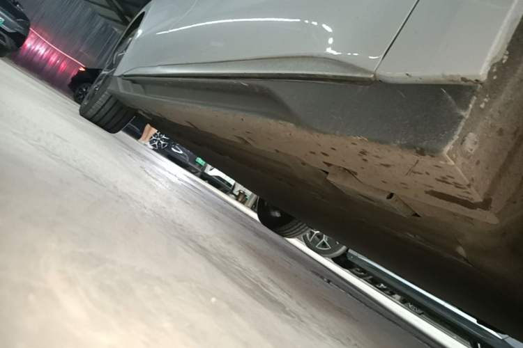 Used BYD Han 2024 EV Glory Edition 605KM Front-Wheel-Drive Premium Model Right Side Sill