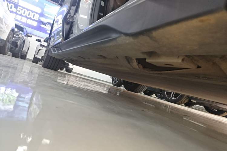 Used BYD Han 2024 EV Glory Edition 605KM Front-Wheel-Drive Premium Model Right Side Sill