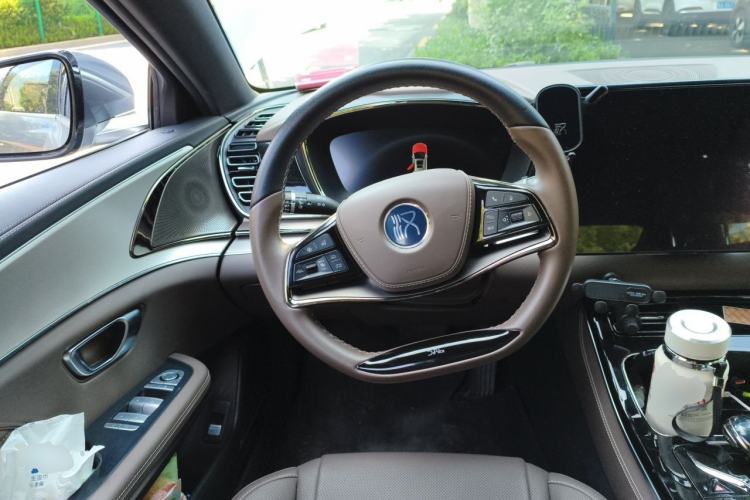 Used BYD Han 2024 DM-i Glory Edition 121KM Elite Model Steering Wheel