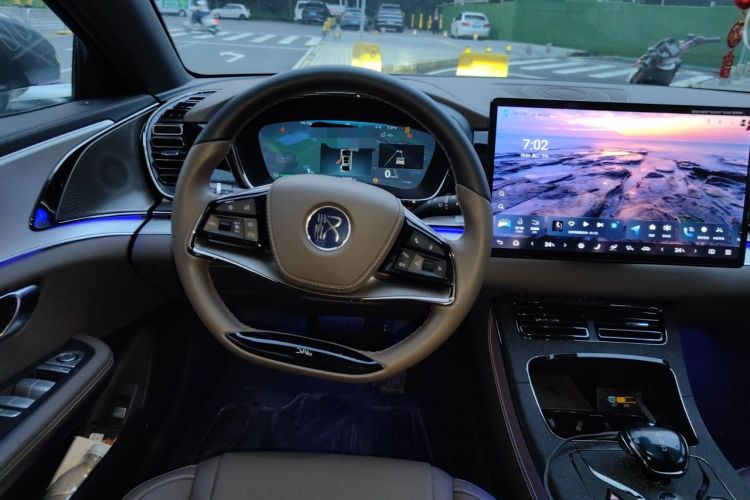 Used BYD Han 2024 DM-i Glory Edition 121KM Elite Model Steering Wheel