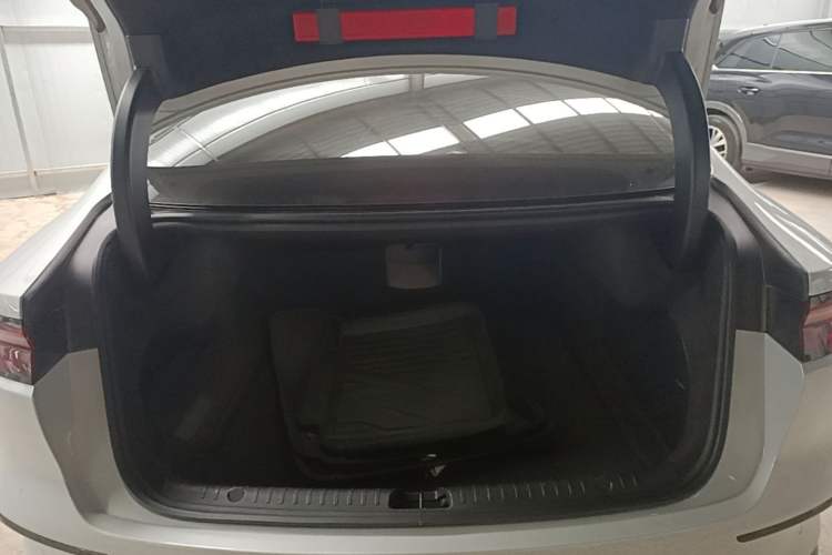 Used BYD Han 2024 EV Glory Edition 605KM Front-Wheel-Drive Premium Model Trunk