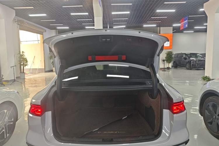 Used BYD Han 2024 EV Glory Edition 605KM Front-Wheel-Drive Premium Model Trunk