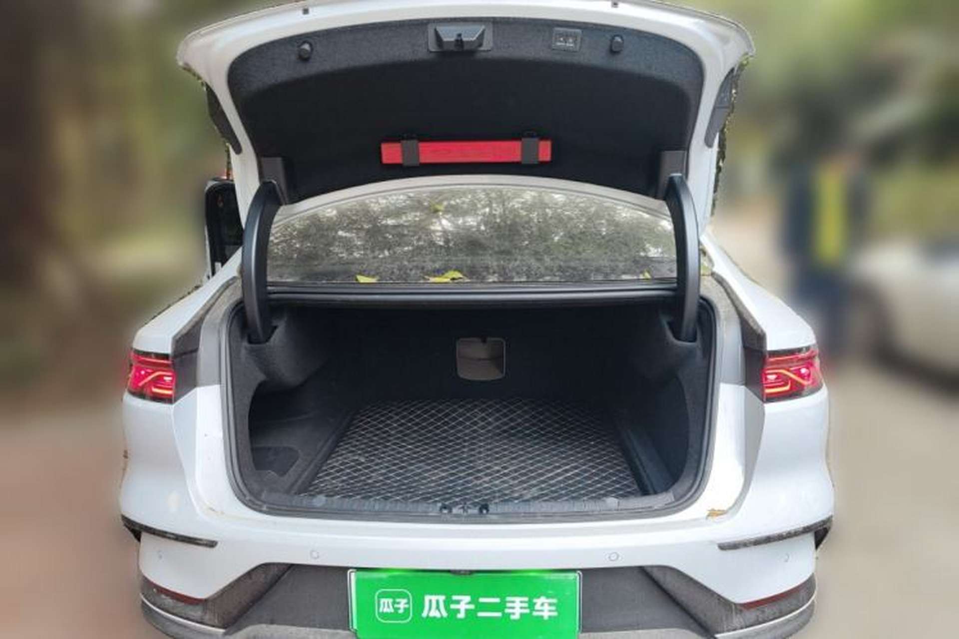 Used BYD Han 2024 EV Glory Edition 605KM Front-Wheel-Drive Premium Model Trunk