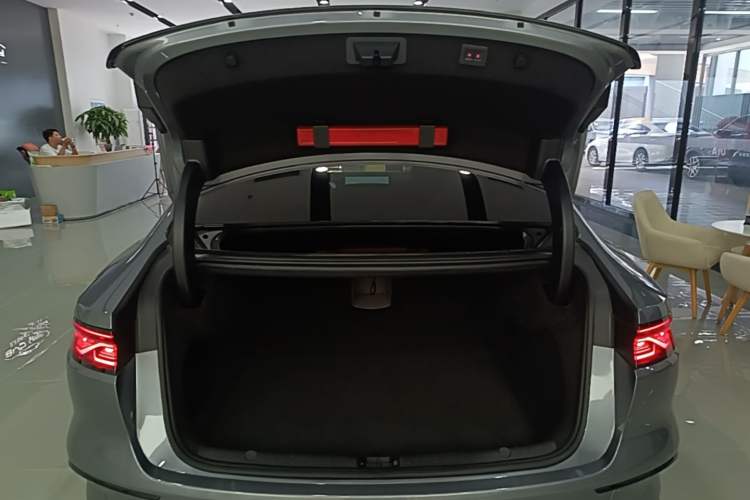 Used BYD Han 2024 EV Glory Edition 610 km All-Wheel Drive "Tian Shen Zhi Jia" Intelligent Driving Model Trunk