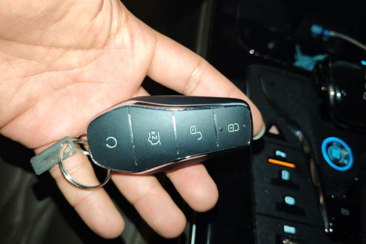 Used BYD Han 2024 EV Glory Edition 605KM Front-Wheel-Drive Premium Model Vehicle Key