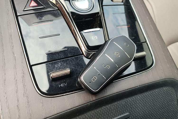 Used BYD Han 2024 DM-i Glory Edition 121KM Premium Model Vehicle Key