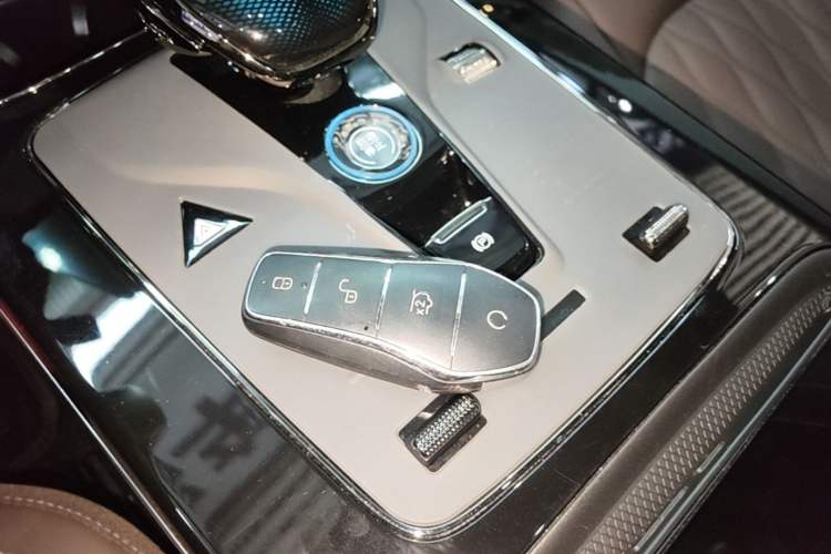 Used BYD Han 2024 DM-i Glory Edition 121KM Prestige Model Vehicle Key