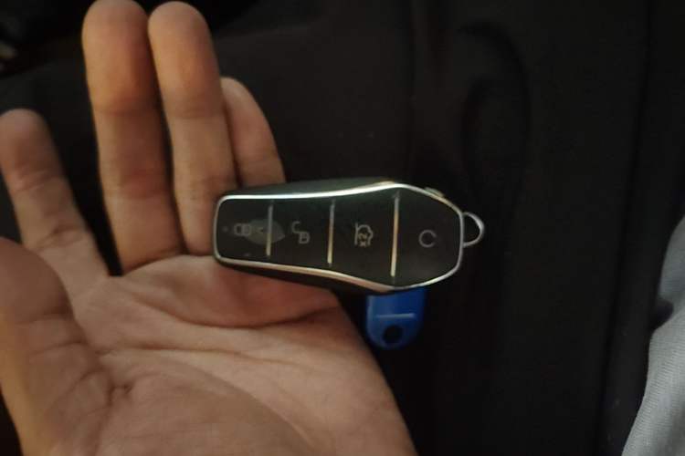 Used BYD Han 2024 DM-i Glory Edition 121KM Prestige Model Vehicle Key