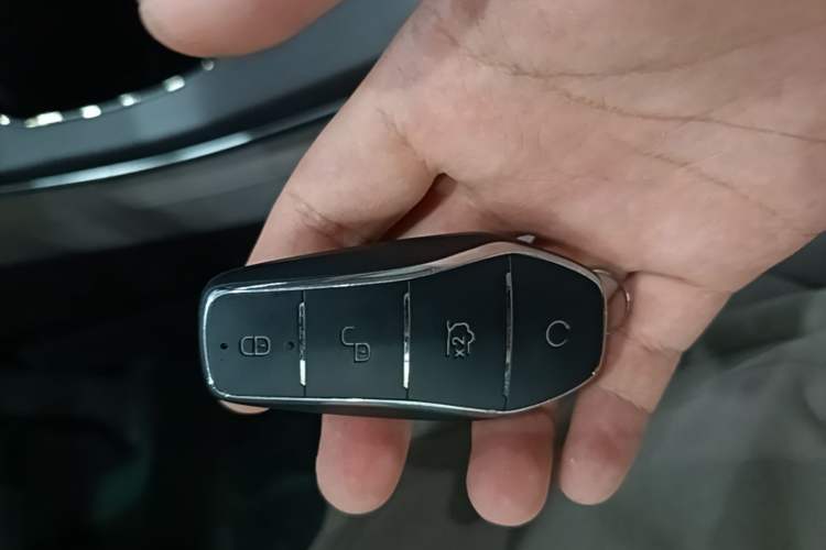 Used BYD Han 2024 EV Glory Edition 610 km All-Wheel Drive "Tian Shen Zhi Jia" Intelligent Driving Model Vehicle Key