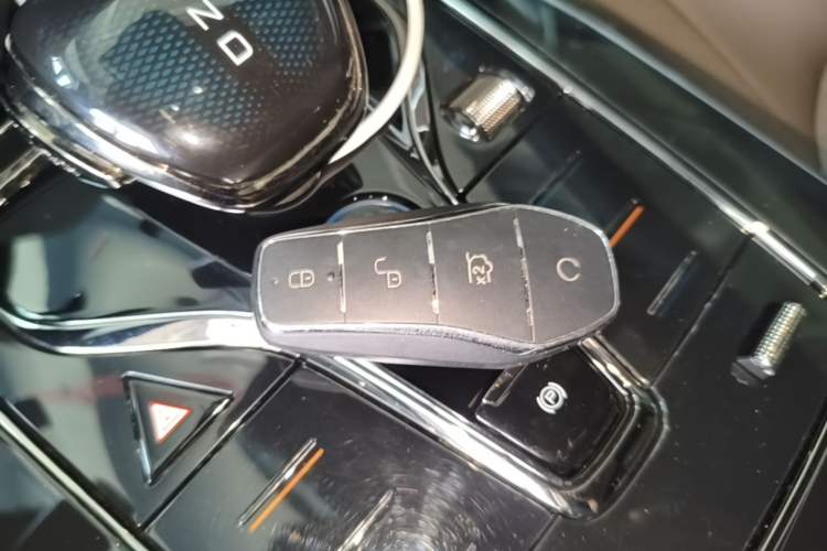 Used BYD Han 2024 DM-i Glory Edition 121KM Prestige Model Vehicle Key