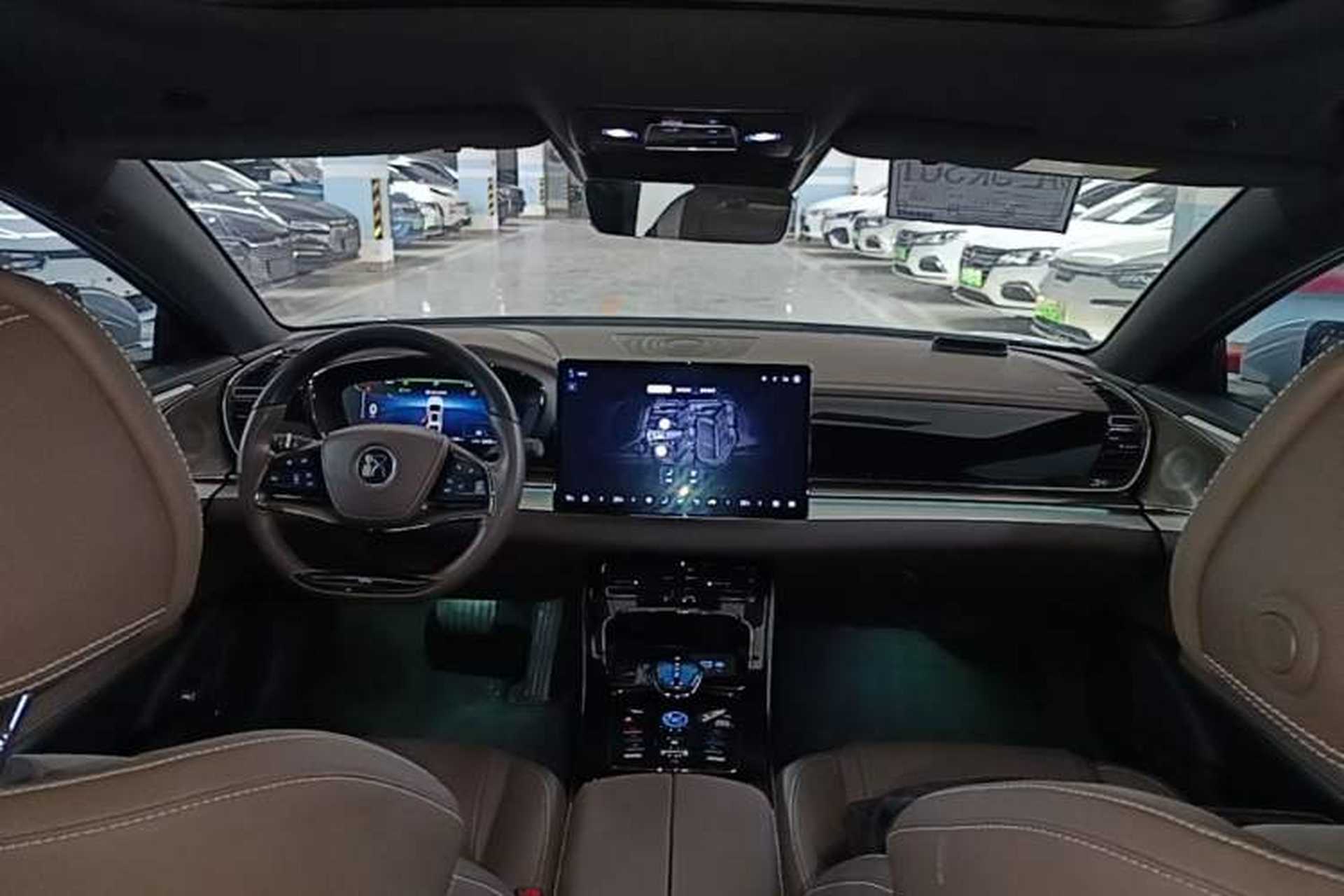 Used BYD Han 2024 EV Glory Edition 506KM Front-Wheel-Drive Premium Model Center Console