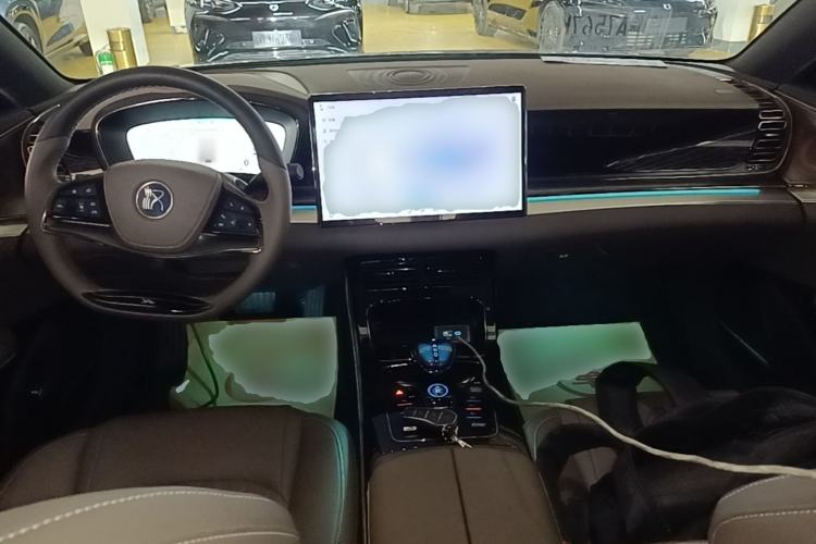 Used BYD Han 2024 DM-i Glory Edition 121KM Prestige Model Center Console