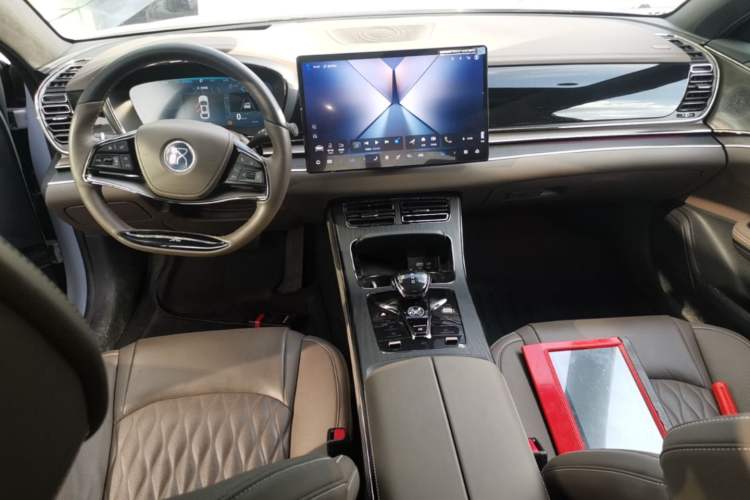 Used BYD Han 2024 DM-i Glory Edition 121KM Premium Model Center Console