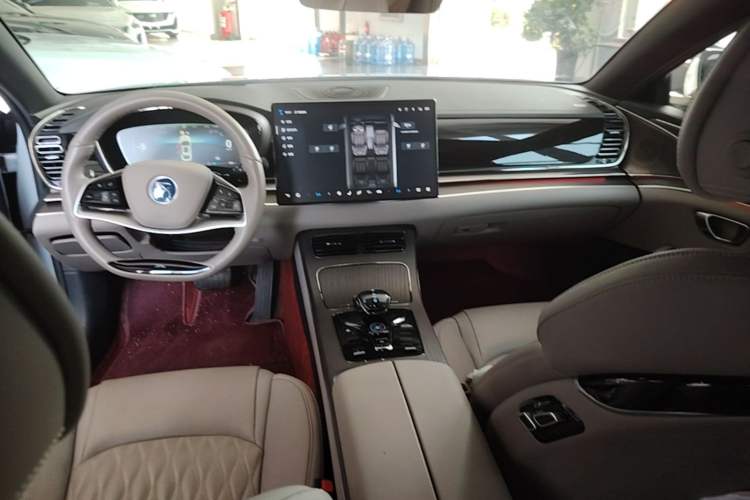Used BYD Han 2024 DM-i Glory Edition 121KM Premium Model Center Console