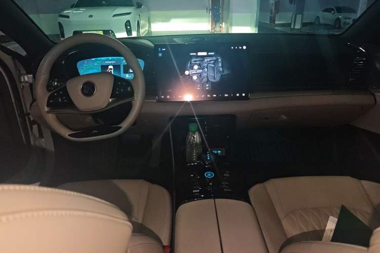 Used BYD Han 2024 DM-i Glory Edition 121KM Prestige Model Center Console