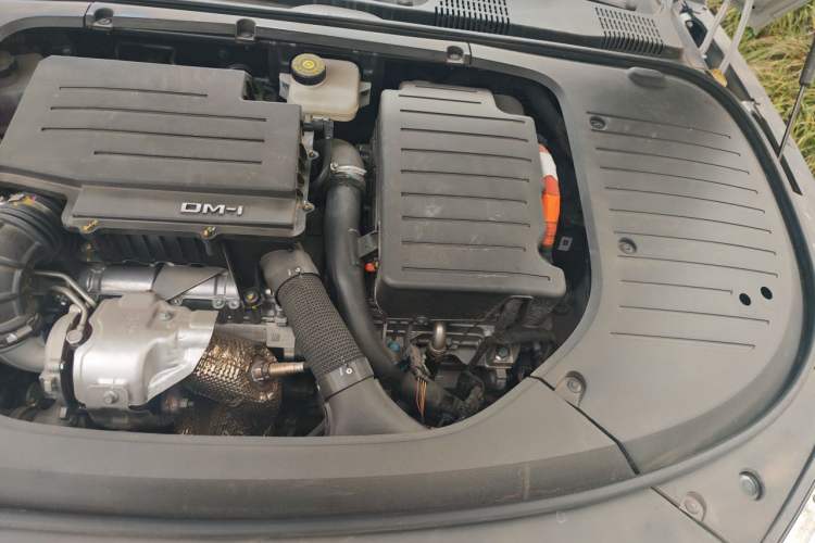 Used BYD Han 2024 DM-i Glory Edition 121KM Prestige Model Engine Bay Left