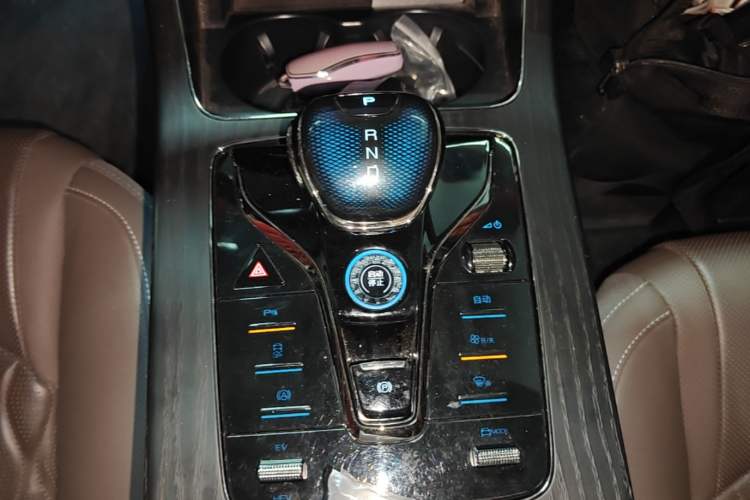 Used BYD Han 2024 DM-i Glory Edition 121KM Premium Model Gear Lever