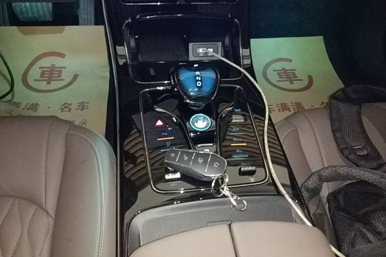 Used BYD Han 2024 DM-i Glory Edition 121KM Prestige Model Gear Lever