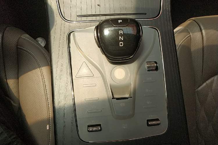 Used BYD Han 2024 DM-i Glory Edition 121KM Premium Model Gear Lever