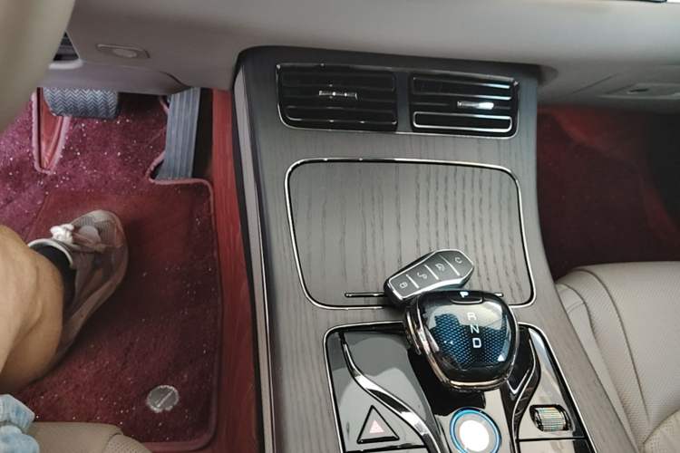Used BYD Han 2024 DM-i Glory Edition 121KM Premium Model Gear Lever