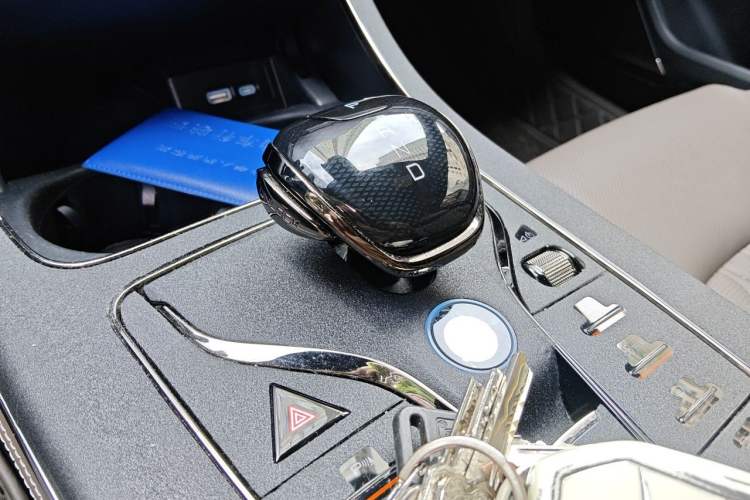 Used BYD Han 2024 DM-i Glory Edition 121KM Prestige Model Gear Lever