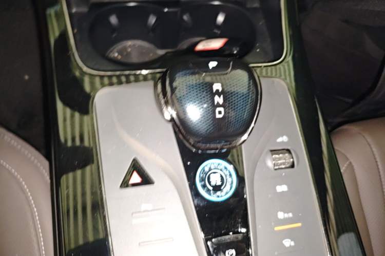 Used BYD Han 2024 DM-i Glory Edition 121KM Elite Model Gear Lever