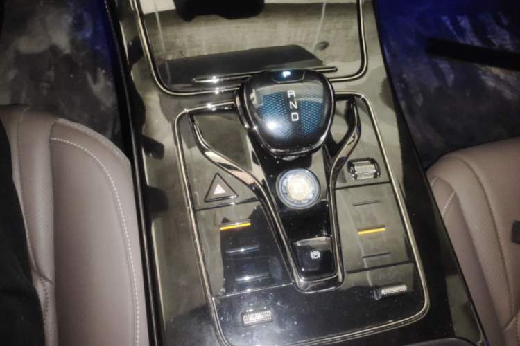 Used BYD Han 2024 DM-i Glory Edition 121KM Elite Model Gear Lever