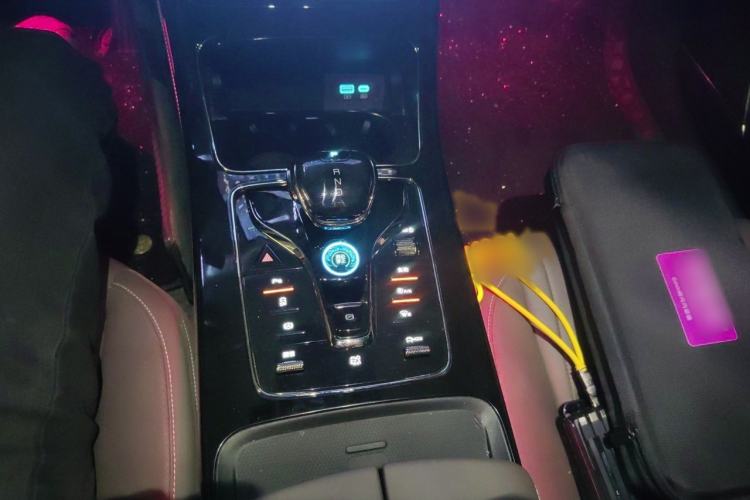Used BYD Han 2024 EV Glory Edition 506KM Front-Wheel-Drive Premium Model Gear Lever