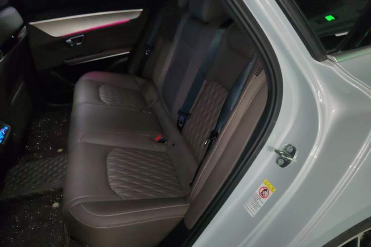 Used BYD Han 2024 EV Glory Edition 506KM Front-Wheel-Drive Premium Model Interior 4