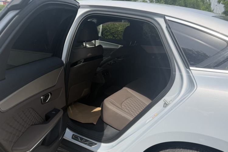 Used BYD Han 2024 DM-i Glory Edition 121KM Elite Model Interior 7