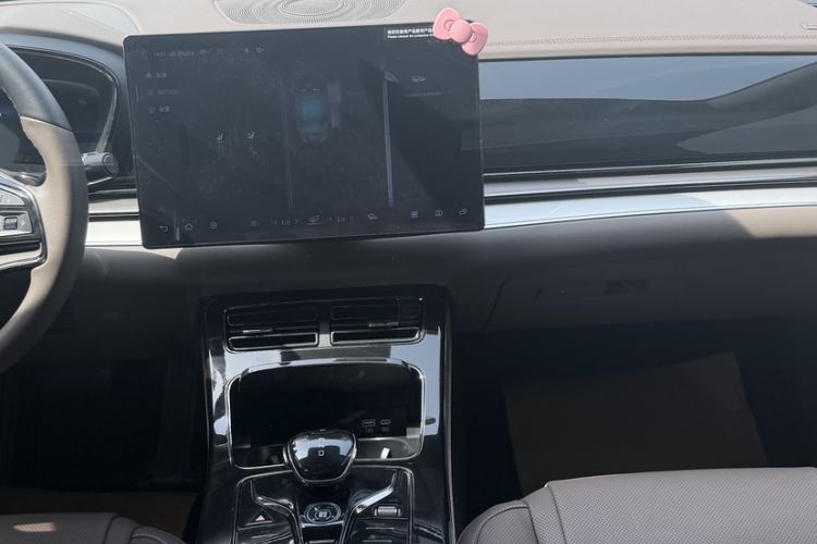 Used BYD Han 2024 DM-i Glory Edition 121KM Elite Model Interior 9