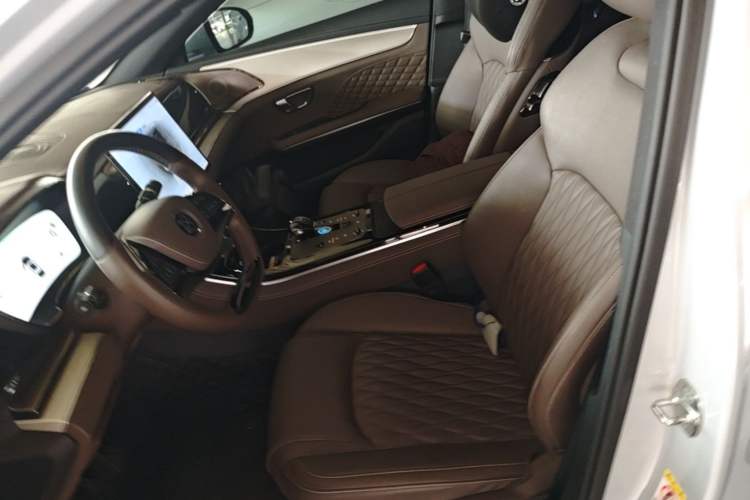 Used BYD Han 2024 DM-i Glory Edition 121KM Elite Model Left Front Seat