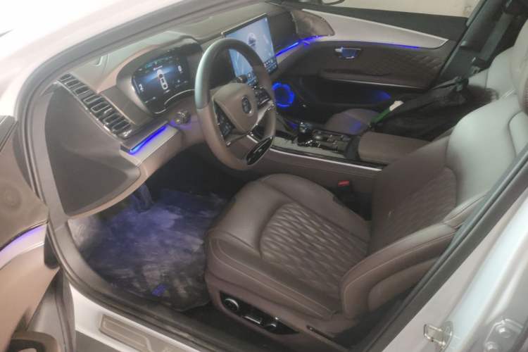 Used BYD Han 2024 DM-i Glory Edition 121KM Elite Model Left Front Seat