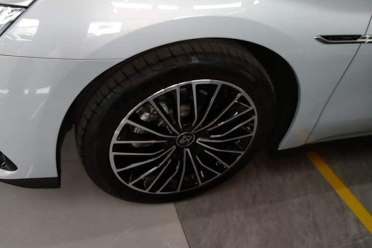 Used BYD Han 2024 DM-i Glory Edition 121KM Premium Model Left Front Wheel Hub