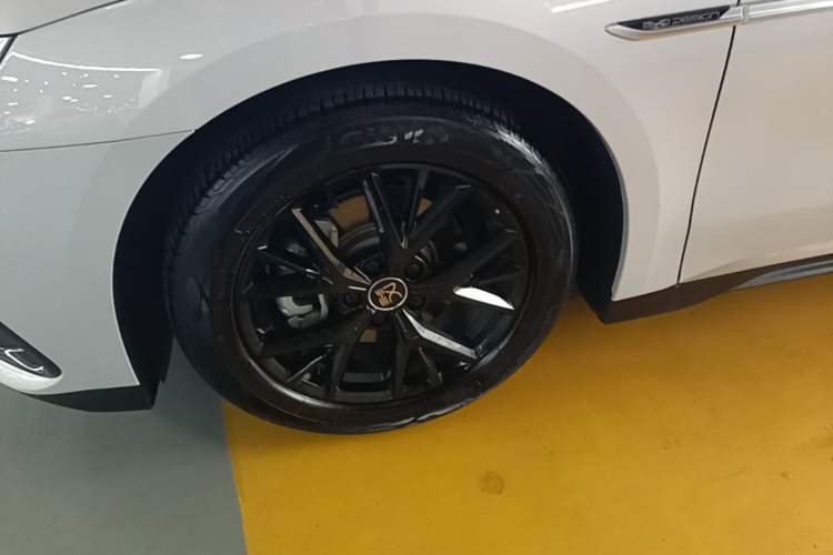 Used BYD Han 2024 DM-i Glory Edition 121KM Prestige Model Left Front Wheel Hub