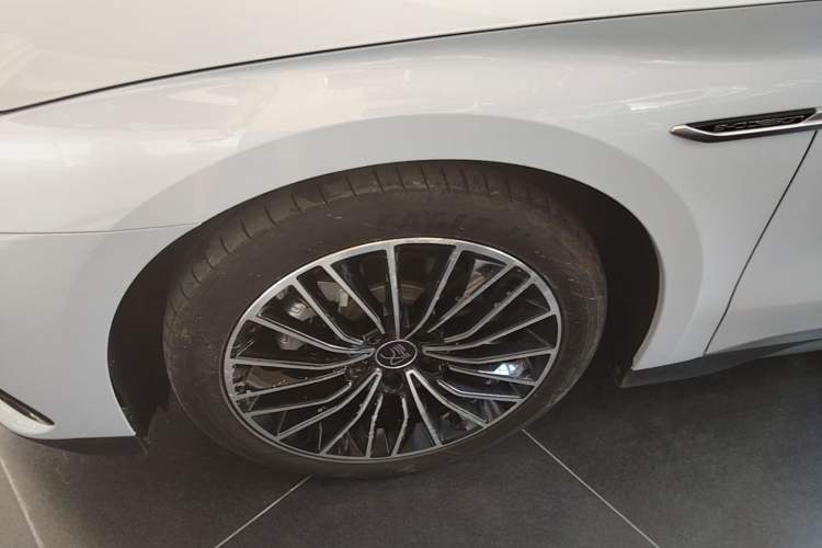 Used BYD Han 2024 DM-i Glory Edition 121KM Premium Model Left Front Wheel Hub