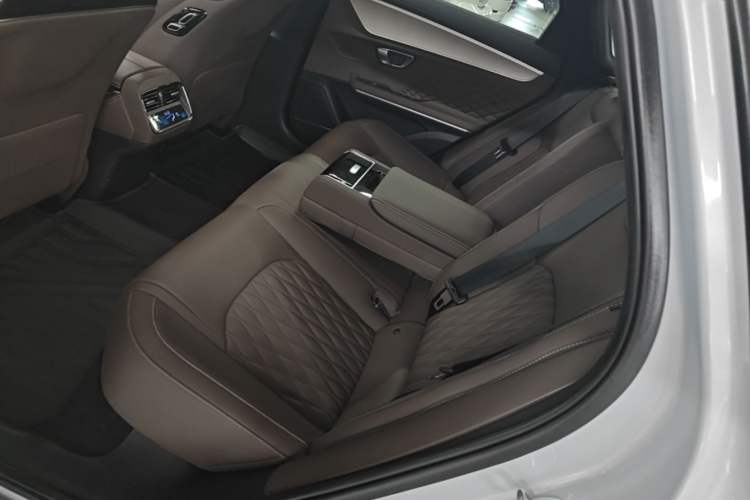 Used BYD Han 2024 EV Glory Edition 506KM Front-Wheel-Drive Premium Model Left Rear Seat