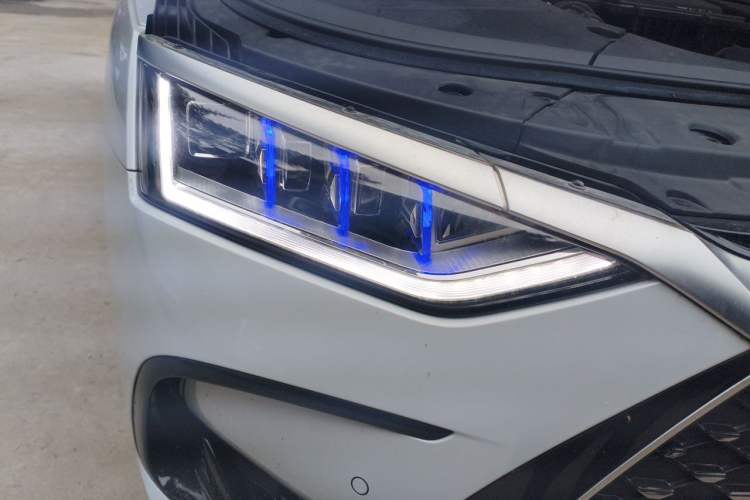 Used BYD Han 2024 DM-i Glory Edition 121KM Prestige Model Right Front Headlight