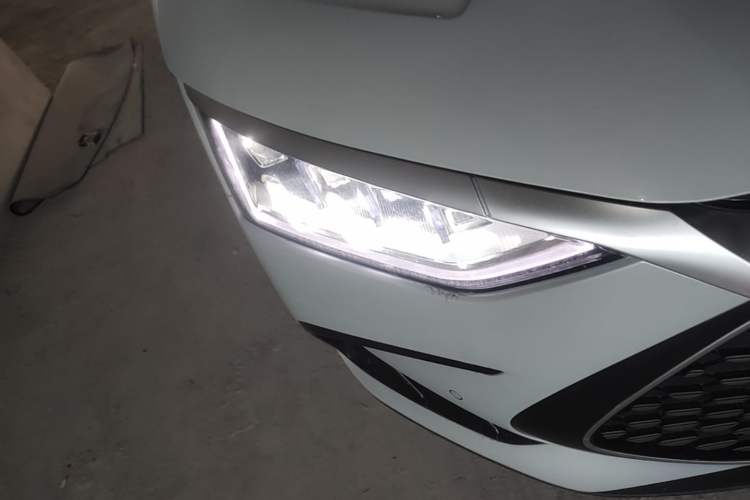 Used BYD Han 2024 DM-i Glory Edition 121KM Elite Model Right Front Headlight