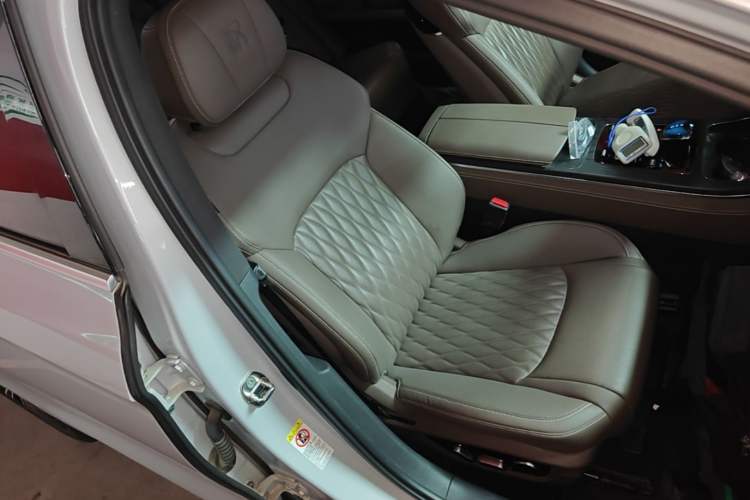 Used BYD Han 2024 DM-i Glory Edition 121KM Premium Model Right Front Seat