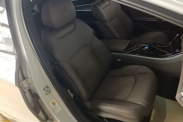 Used BYD Han 2024 DM-i Glory Edition 121KM Prestige Model Right Front Seat